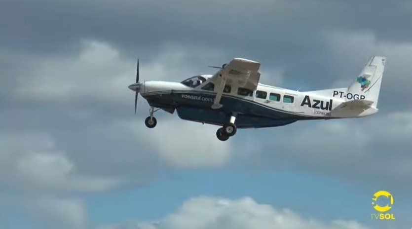 Avião dá dez voltas antes de pousar no aeroporto de Patos