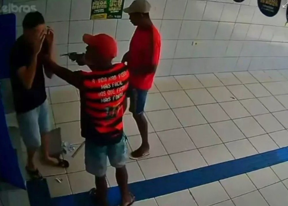 Tentativa de assalto a lotérica é frustrada em Cacimbas, e policial de folga prende um dos suspeitos