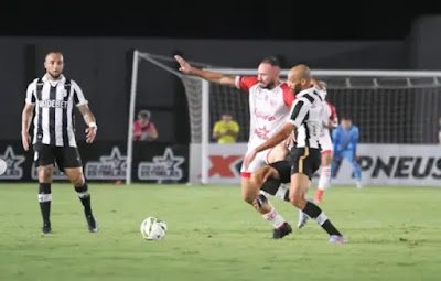 Com três gols de Silvano, Treze bate o Esporte de Patos e volta ao G-4, em CG