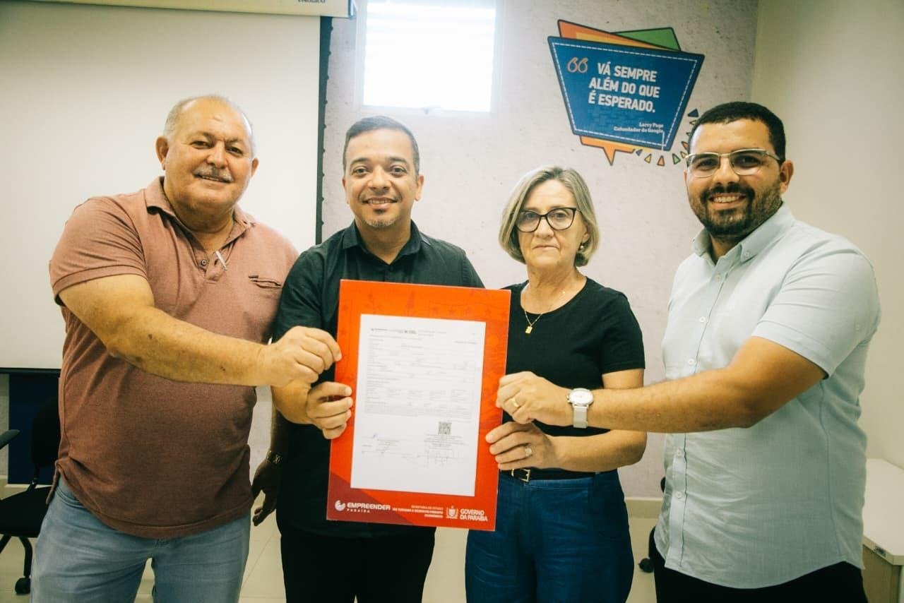 Patos sedia assinatura de contratos do Empreender PB e beneficia empreendedores locais