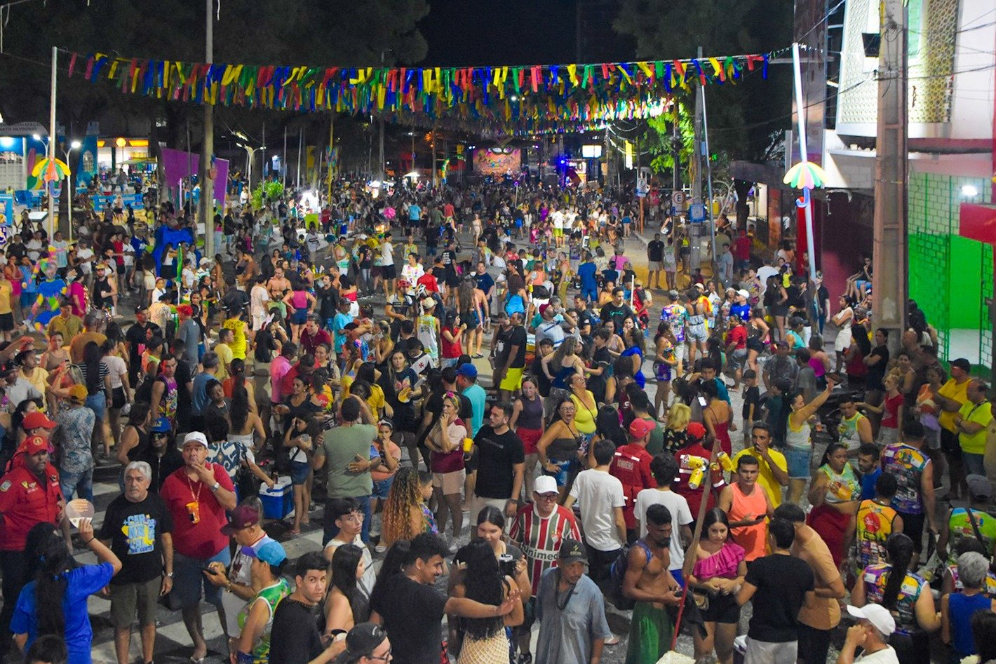 Carnaval de Rua de Patos 2026 reúne multidões e celebra a cultura popular