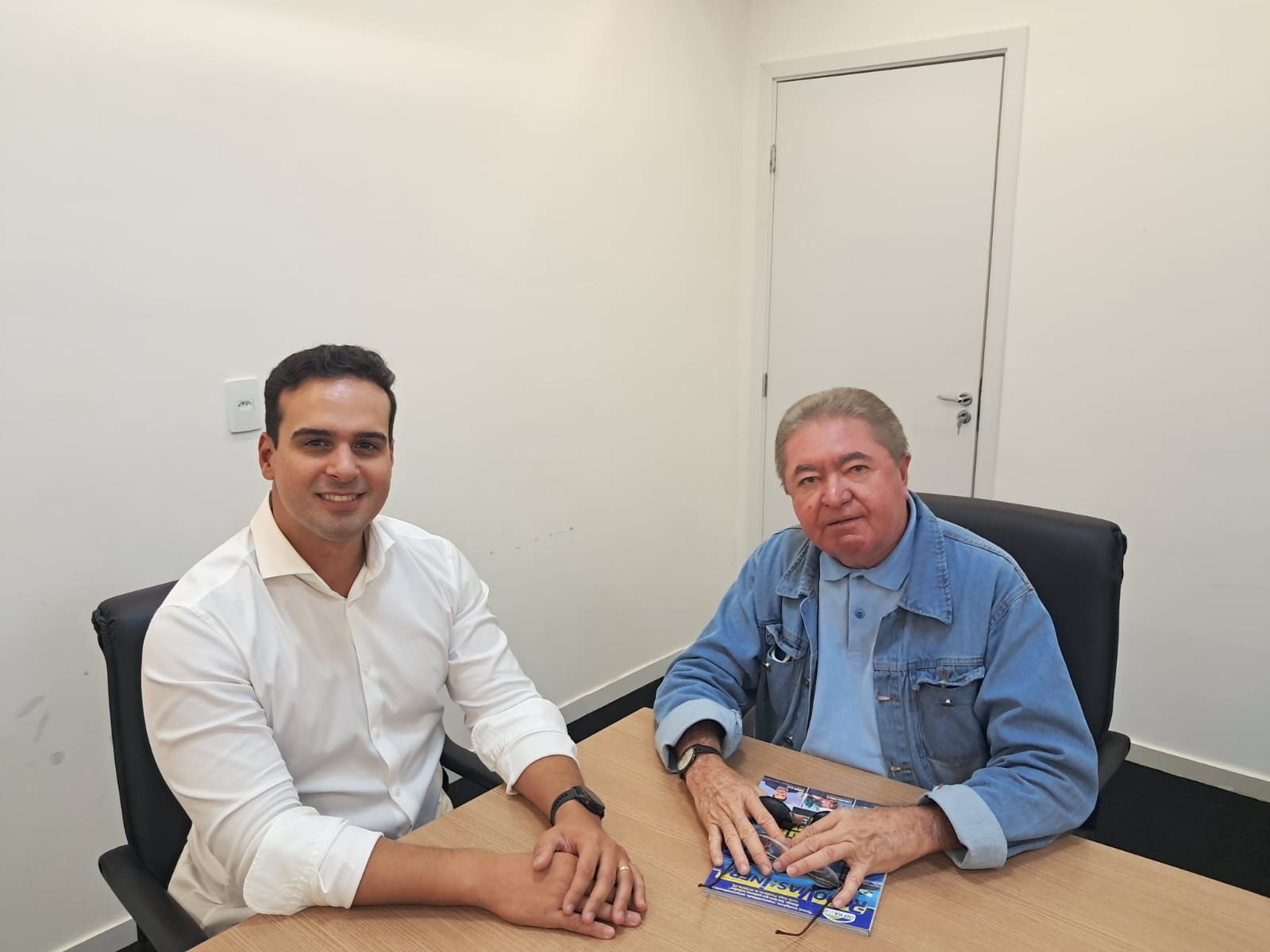 Jornalista natural do Vale do Piancó, Josinato Gomes discute, com Lucas Ribeiro, candidatura de deputado estadual