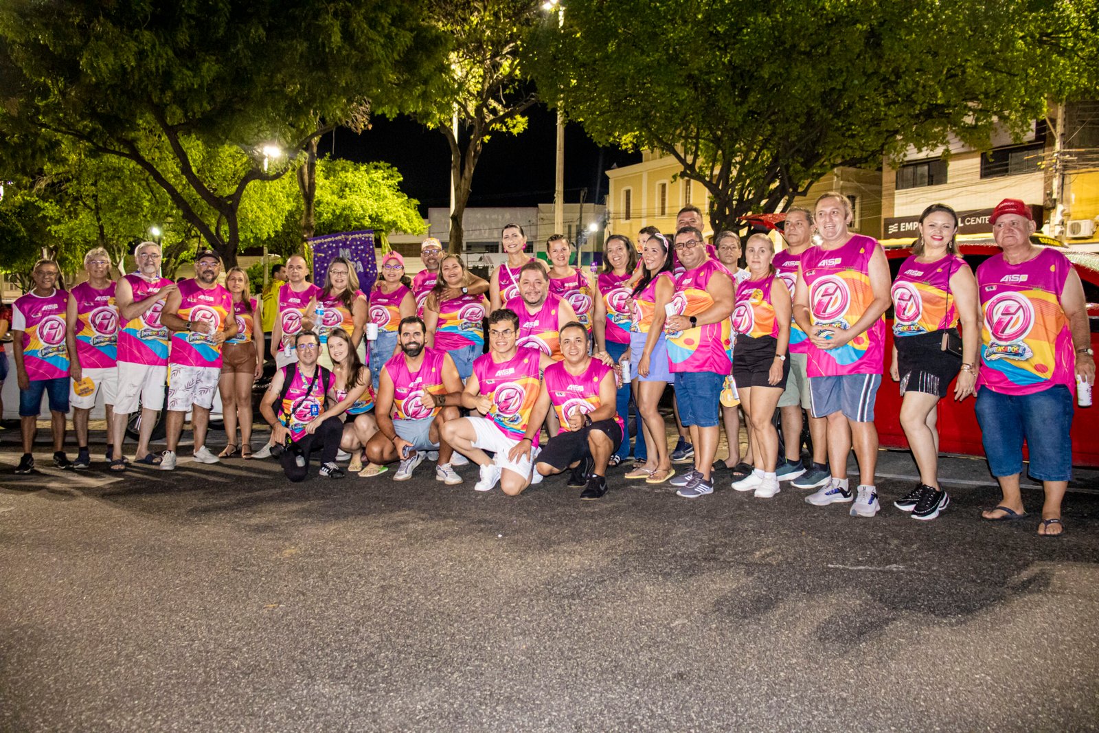 União e alegria marcam desfile do Bloco Imprensados em Patos