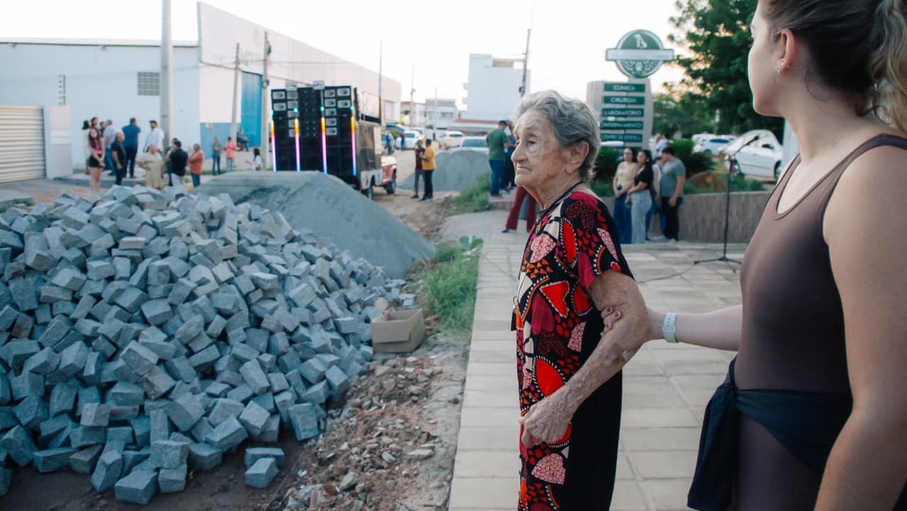 Prefeitura de Patos continua investindo em infraestrutura e irá calçar novas 20 ruas da cidade