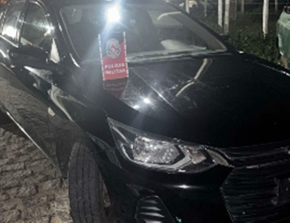 Polícia Militar prende dois suspeitos e recupera veículo roubado na cidade de Patos