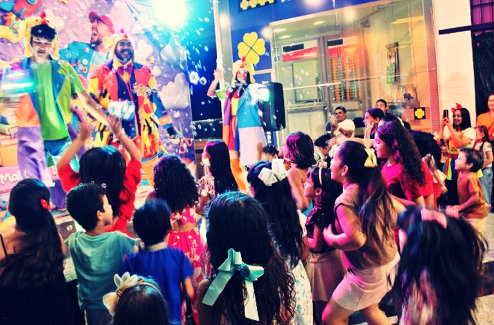 Lançamento de “A Galinha Rafinha” reúne público e celebra a literatura infantil em Patos