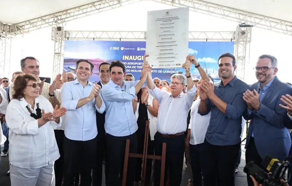 Ministros de Lula e governador da Paraíba, deputado Hugo Motta e prefeito Nabor inauguram aeroporto de Patos