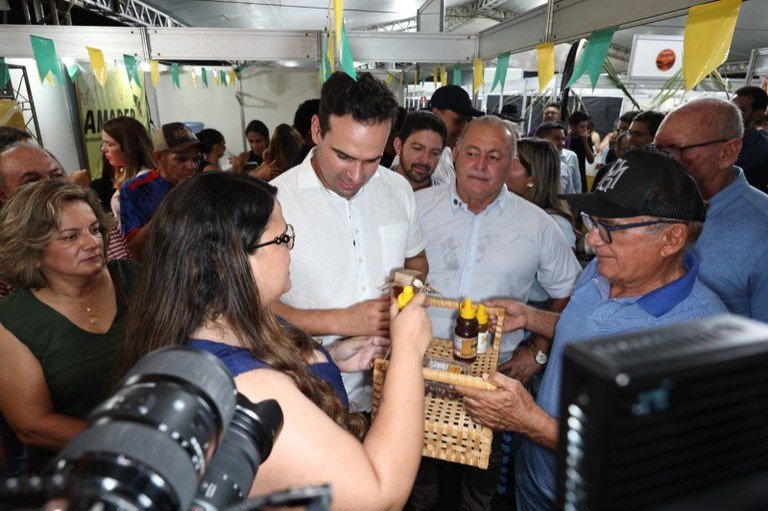 Governador Lucas Ribeiro participa da 2ª Expo Patos e anuncia reforma do Centro Comercial de São Bentinho