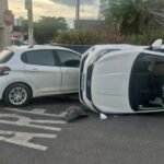 Acidente entre carros provoca capotamento e deixa criança ferida em Patos