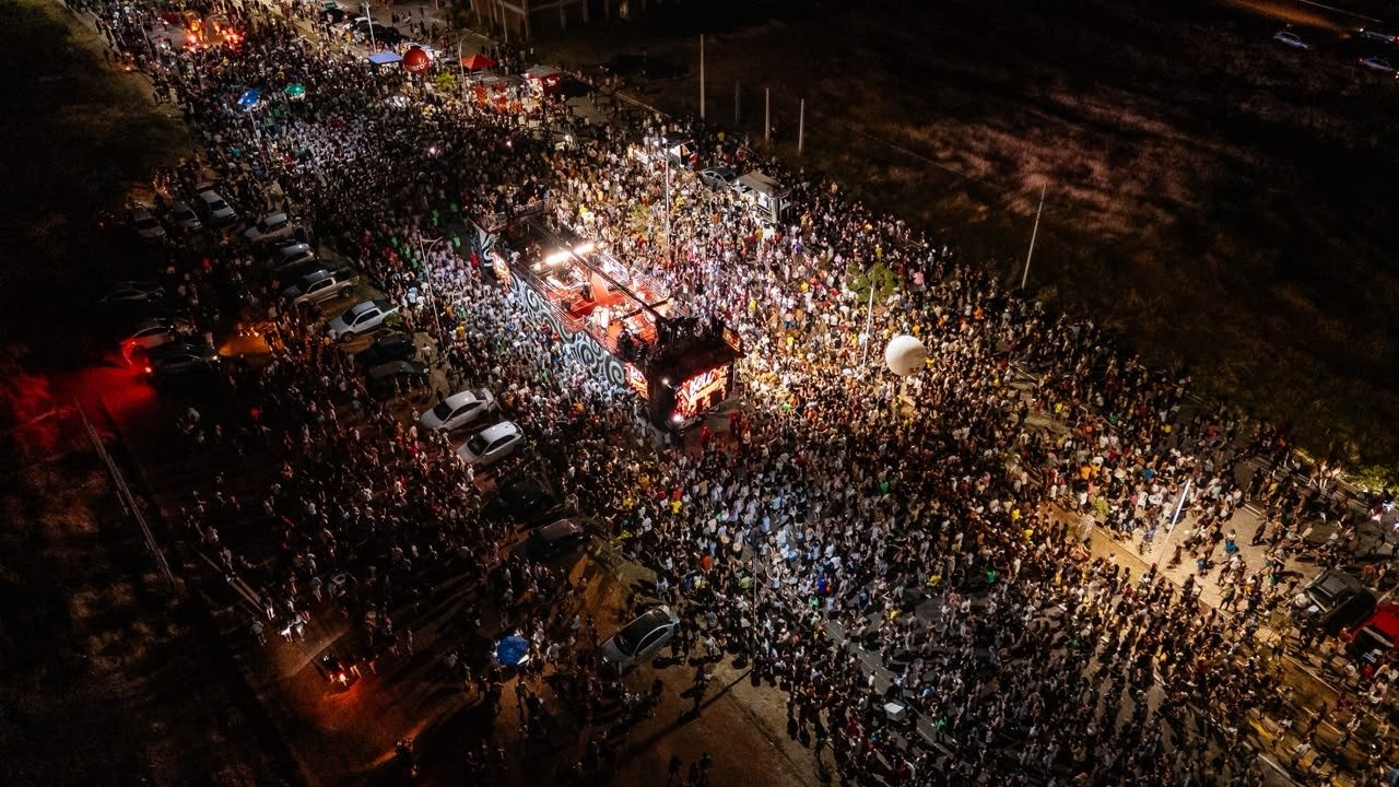 Bell Marques arrasta multidão e faz da Namoramor uma abertura histórica do São João de Patos