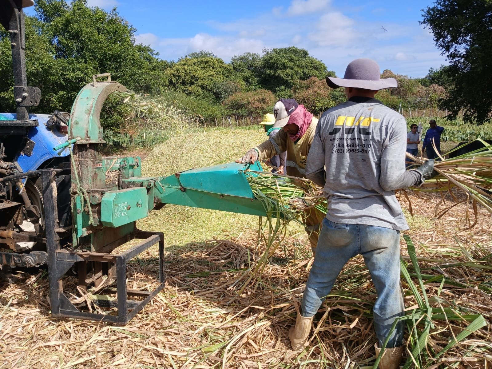 Prefeitura de Patos fortalece produção de silagem para garantir alimentação dos rebanhos