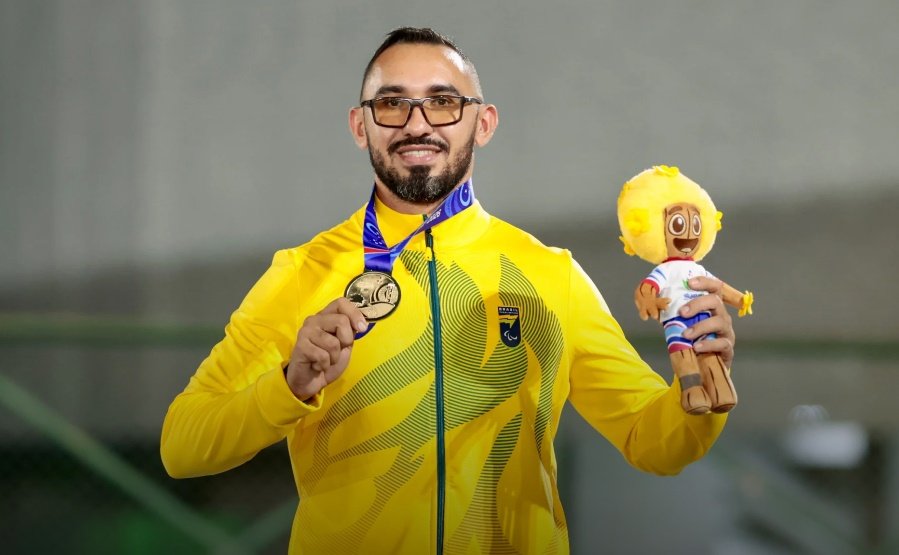Natural da cidade do Aguiar, Cícero Nobre conquista ouro no lançamento de dardos nos Jogos Parasul-Americanos