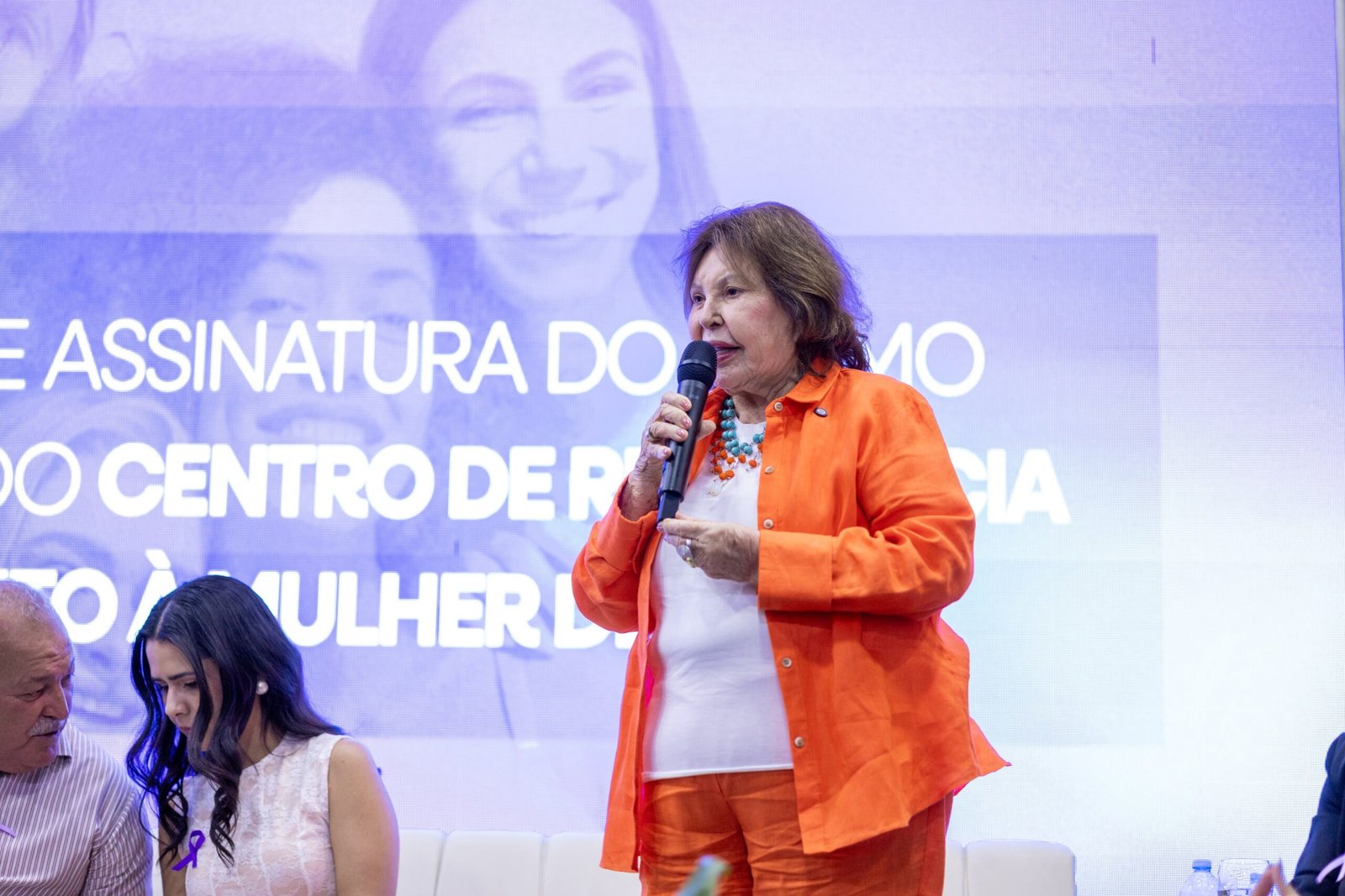 Francisca Motta destaca fortalecimento da rede de proteção às mulheres durante assinatura da regionalização do CRAM de Patos