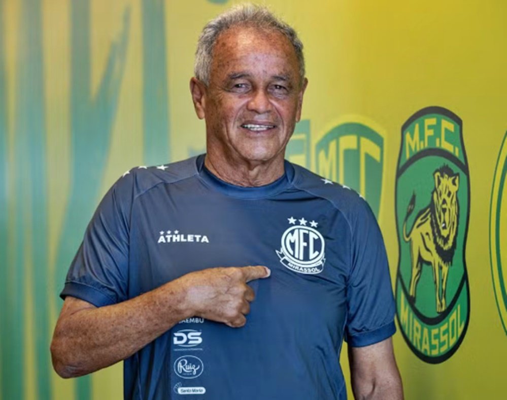 Nacional de Patos anuncia técnico Roberval Davino para disputa da Copa Paraíba