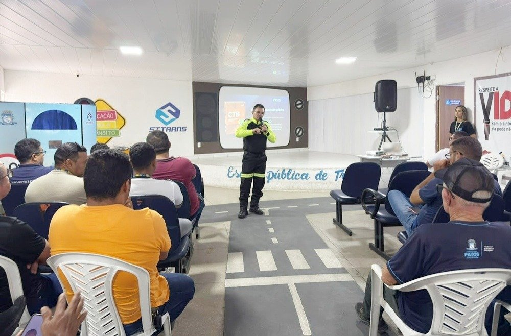 STTRANS inicia Semana Nacional de Trânsito com palestra sobre atualizações do CTB para motoristas da Prefeitura de Patos