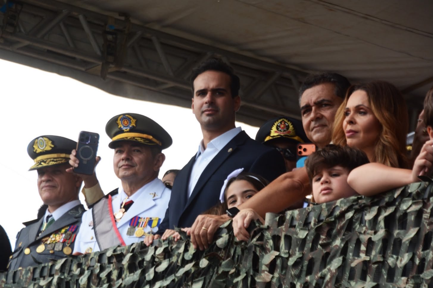 Governador participa de desfile cívico-militar de 7 de Setembro e destaca força da democracia