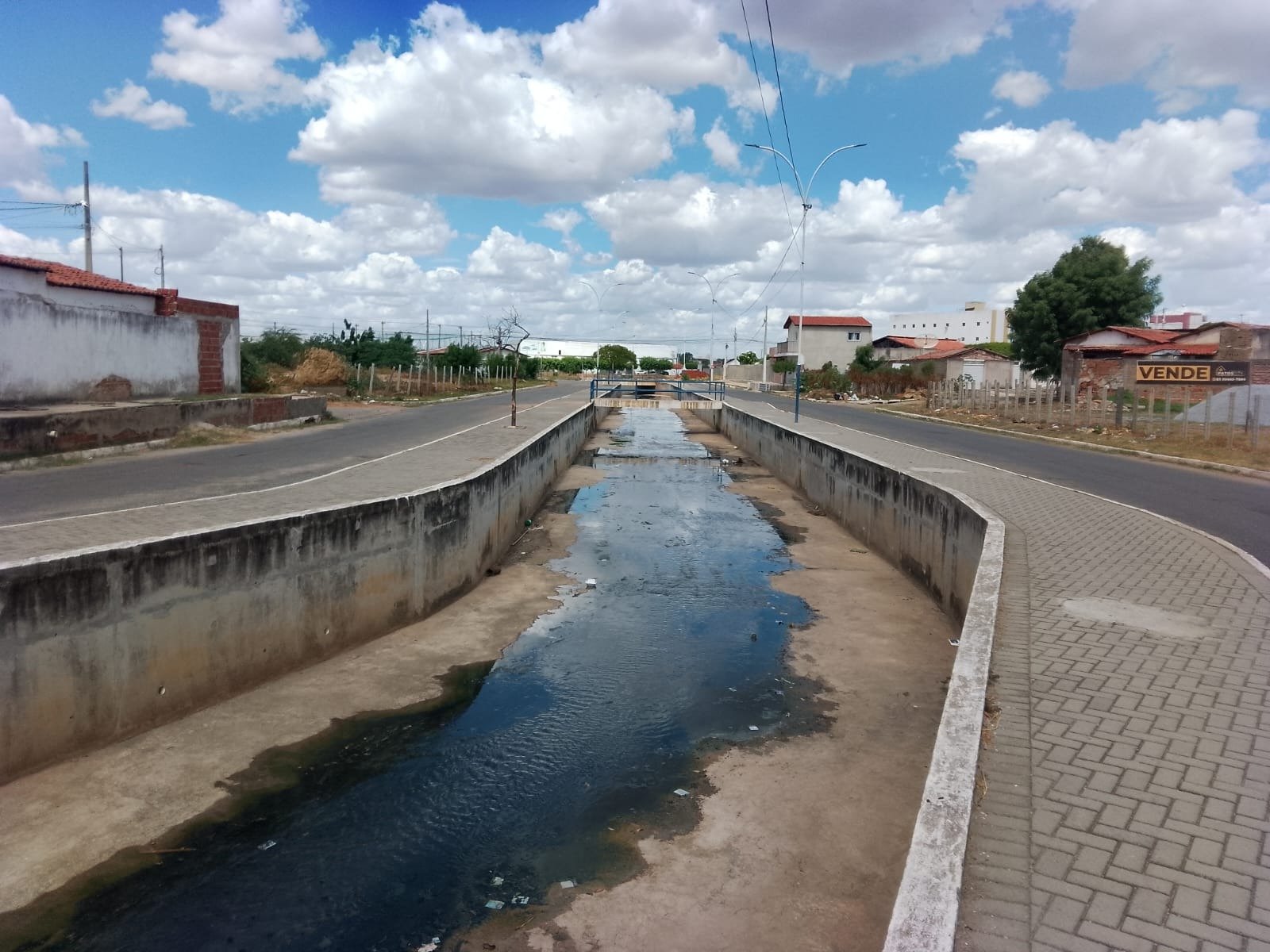 Canal do Frango chega a 95% de limpeza concluída; equipes da Prefeitura atuam em vários setores de Patos