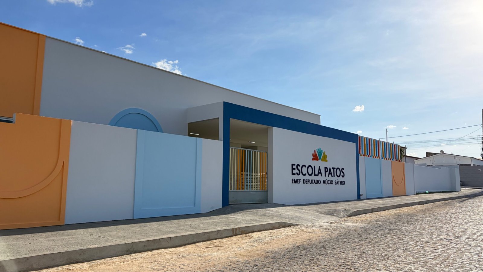 Prefeitura de Patos inaugura escola construída a partir do novo padrão arquitetônico da rede municipal, no bairro Maternidade