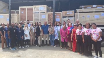 69fb97d0b1a37_Profissionais-do-Hospital-de-Patos-com-representantes-da-SES-e-outras-autoridades